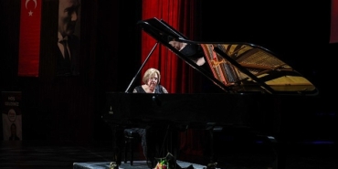 bakirkoyde-melin-molladan-piyano-resitali-mSESiRST.jpg
