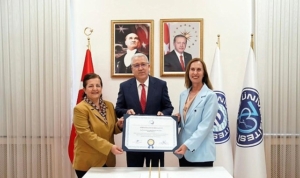 ege-universitesi-ebelik-bolumu-egitimde-kaliteyi-tescilledi-mpQrNLEA.jpg
