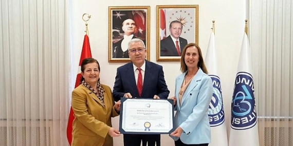 Ege Üniversitesi Ebelik Bölümü Eğitimde Kaliteyi Tescilledi