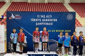osmangazi-belediyesporun-genc-badmintonculari-goz-doldurdu-mL21lSeB.jpg