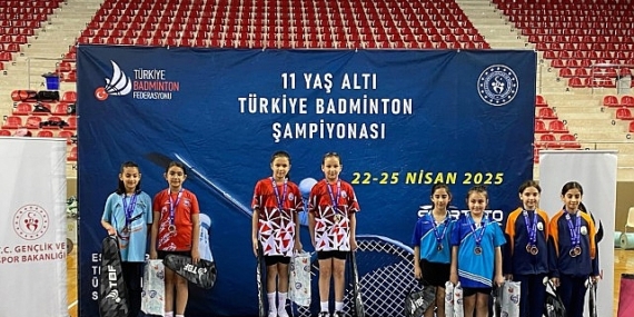 Osmangazi Belediyespor’un genç badmintoncuları göz doldurdu