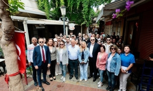 baskan-mutlu-kosovali-ogrencilerle-bir-araya-geldi-OPr5UsaJ.jpg