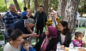 baskan-topaloglundan-belediye-personeline-yemek-b2pnCfA2.jpg