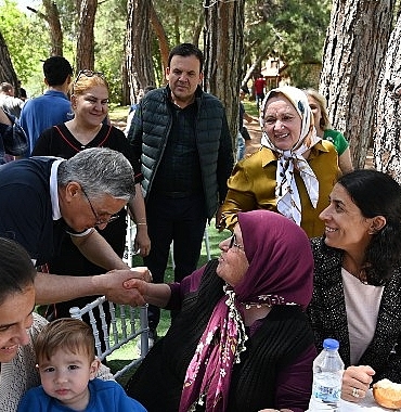 baskan-topaloglundan-belediye-personeline-yemek-b2pnCfA2.jpg