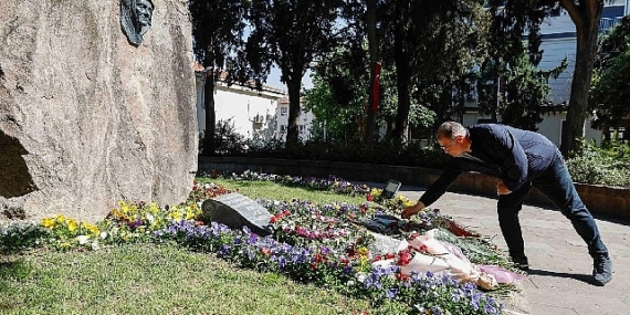 Başkan Tugay Zübeyde Hanım’ın anıt mezarını ziyaret etti