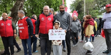 baskan-zeyrek-1-mayista-emekcilerle-omuz-omuza-yurudu-T9LBHhVC.jpg