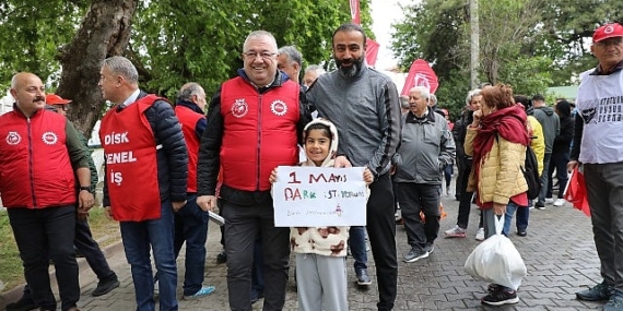 Başkan Zeyrek, 1 Mayıs’ta Emekçilerle Omuz Omuza Yürüdü