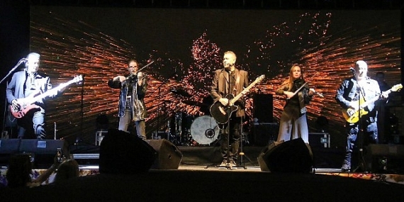 Bayındır 26. Uluslararası Çiçek Festivalinin 2. Gününde Haluk Levent Rüzgarı Esti