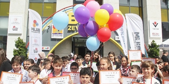 Bilim Z Akademi Öğrencileri Mezuniyet Sertifikalarını Aldı