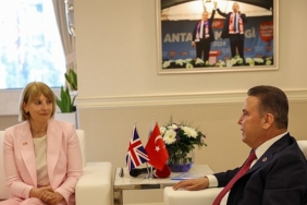 birlesik-krallik-turkiye-buyukelcisi-baskan-muhittin-boceki-ziyaret-etti-XrHFT4Js.jpg