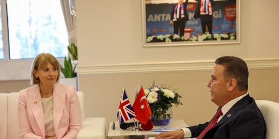 Birleşik Krallık Türkiye Büyükelçisi Başkan Muhittin Böcek’i ziyaret etti