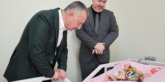 Büyükakın, Anneler Günü’nde şehit ailesi ve huzurevine gitti