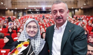 buyukakindan-annesine-cicekli-kutlama-35HtBn6n.jpg