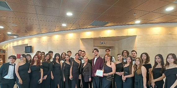 Büyükşehir Çok Sesli Gençlik ve Çocuk Korosu İzmir’den İki Ödülle Döndü