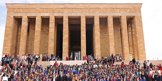 Çankayalı Minik Mezunlar Atasının Huzurunda