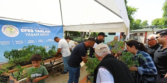 Efes Tarlası Yaşam Köyü’nün Yerel Tohumlardan Üretilen Fideleri Efes Selçuk Halkıyla Buluştu