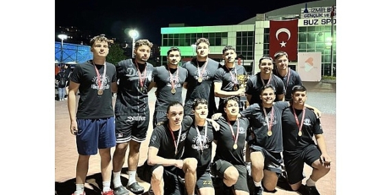 Ege Üniversitesi Sualtı Ragbisi takımlarından çifte şampiyonluk