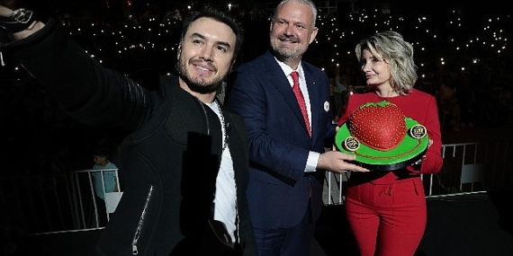 Emiralem Çilek Festivali’ne muhteşem başlangıç
