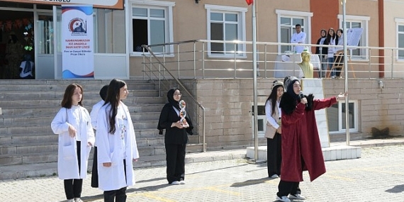 Geleceğin Mimarı Genç Beyinler Projelerini Sergiledi