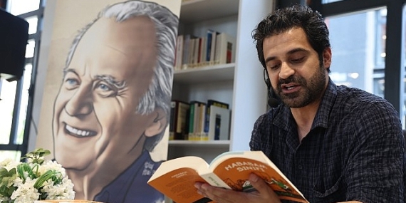 Genç oyuncu, öğrencilere “Hababam Sınıfı”nı okudu