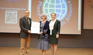 gezegen-sagligi-alaninda-calismalar-yapan-prof-dr-teddie-potter-konferans-verdi-aptS6RHU.jpg