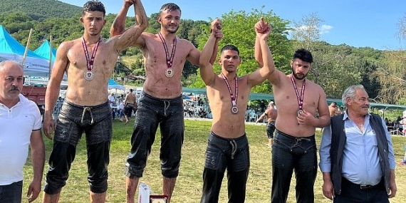Gölcük Belediyespor Pehlivanları Başarıya Doymuyor