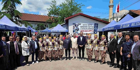 Gölcüklü Kadınlar El Becerilerini Siretiye’de Sergiledi