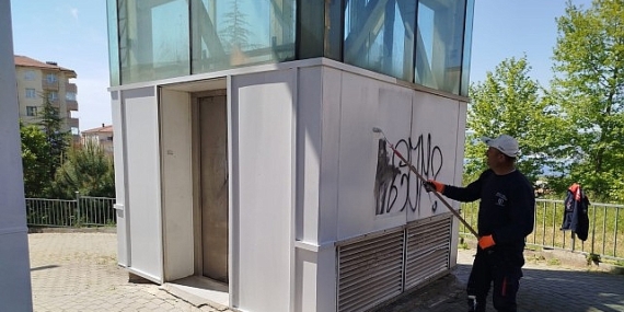 Gölcük’teki üst geçitler elden geçiriliyor Gölcük’teki üst geçitler elden geçiriliyor
