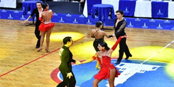 İzmir’de dansçıların kıyasıya rekabeti