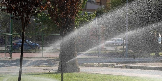 İzmir’in parklarında su kaybına geçit yok
