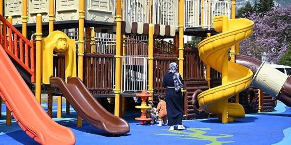 Kemer’de parklar yenileniyor