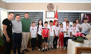 kick-boks-sporculari-basarilarini-baskan-topaloglu-ile-paylasti-lkJbOGEh.jpg