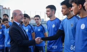 konyasporlu-futbolculardan-selcuklu-belediyespor-kulubu-u15-ve-u17-futbol-takimlarina-moral-ziyareti-11niWmj3.jpg