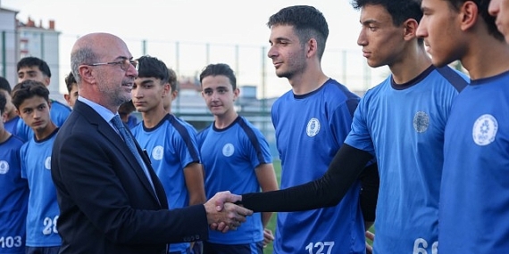 Konyasporlu Futbolculardan Selçuklu Belediyespor Kulübü U15 ve U17 Futbol Takımlarına Moral Ziyareti