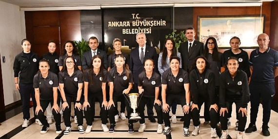 Kupa Mansur Başkan’ın Ellerinde