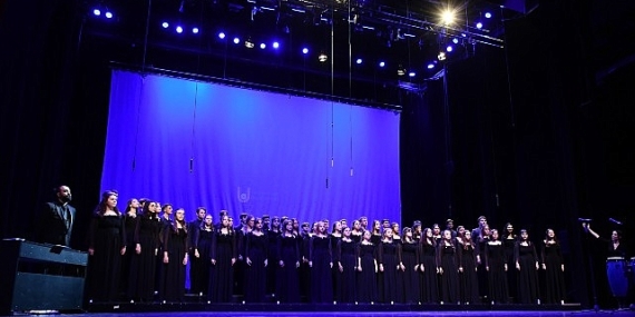 Lüleburgaz Belediyesi Gençlik Korosu’na İzmir’den ödül