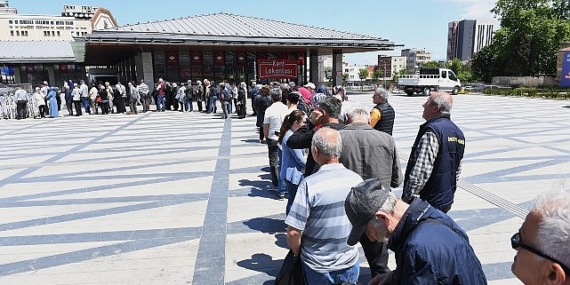 Osmangazi Belediyesi’nden ücretsiz fide dağıtımı