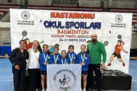 osmangazili-badmintonculardan-namaglup-sampiyonluk-Jby8ad1I.jpg