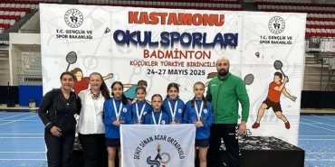 osmangazili-badmintonculardan-namaglup-sampiyonluk-Jby8ad1I.jpg