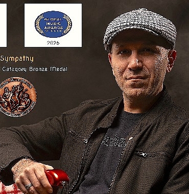 ozgur-aydinin-sympathy-albumune-global-music-awardstan-odul-2tV4lvU7.jpg