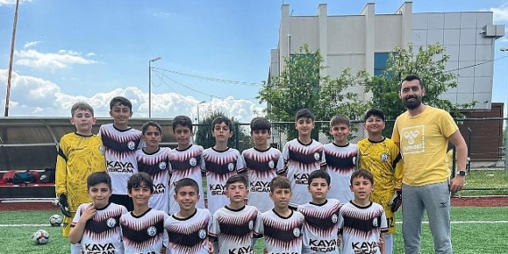 Şampiyon Burhaniye Belediyespor U-11