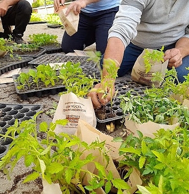 seferihisar-belediyesi-tohum-takas-senligine-hazirlaniyor-2UkJTDVU.jpg