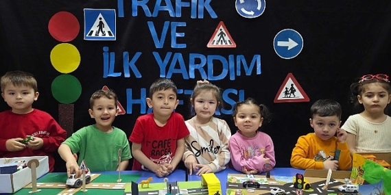 Trafik kurallarını eğlenerek öğrendiler