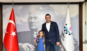 turkiyenin-en-hizlisi-gunese-cigli-belediye-baskani-yildizdan-destek-TW4wjp4N.jpg