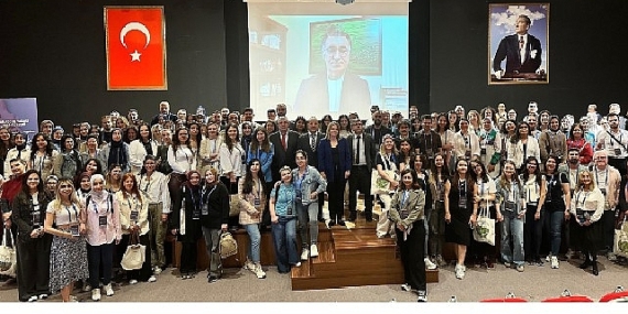 Uzmanından Sosyal Medya Uyarısı: Normal Duygu Döngüsünü Bozuyor