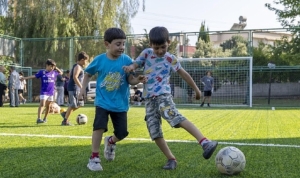 yenisehir-belediyesi-cocuklar-icin-mahallelerde-hali-saha-acmaya-devam-ediyor-NCGaGimV.jpg