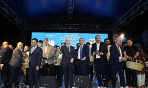 26-merkezefendi-geleneksel-tip-festivali-mesir-macunu-dagitimi-ve-ugur-isilak-konseriyle-basladi-Zy9WGeT9.jpg