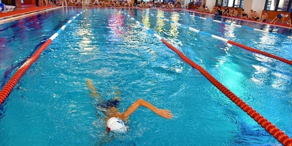 Aliağa’da Yaz Dönemi Yüzme Kursları Başlıyor