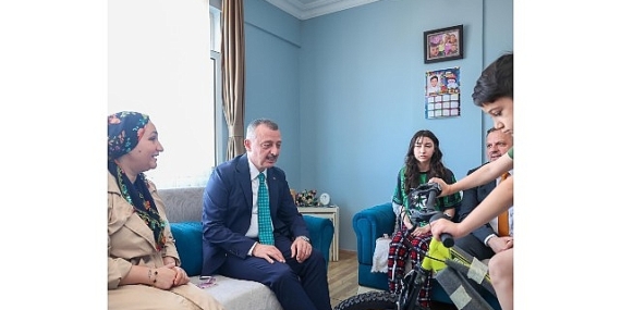 Başkan Büyükakın’dan ev ev bayram mutluluğu