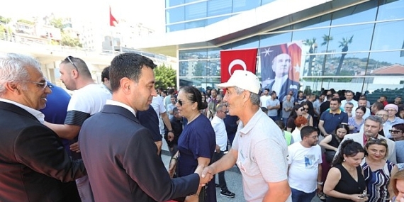 Başkan Önal, personeliyle bayramlaştı “Bu kenti sizlerin emeğiyle güzelleştiriyoruz”